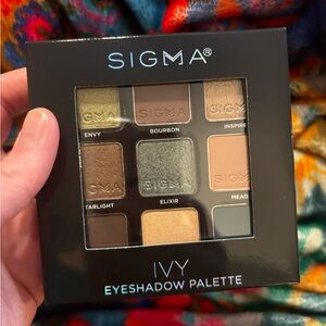 Sigma Beauty Ivy Eyeshadow Palette - Envy, Bourbon, Inspire Shades
